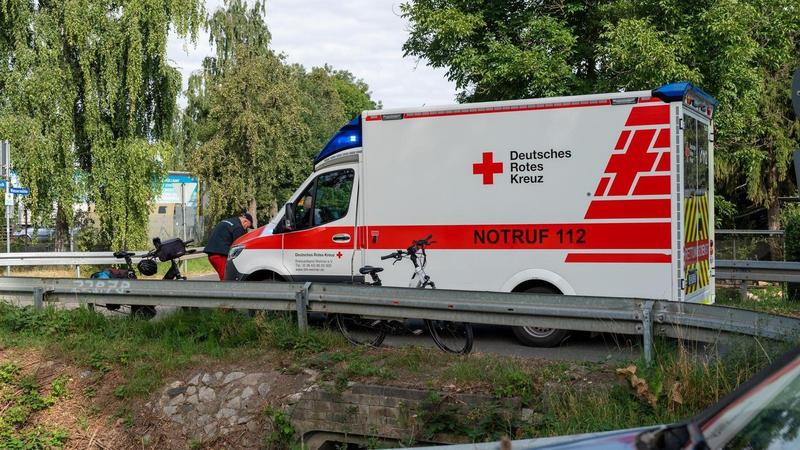 Vorfahrt missachtet: Auto kollidiert frontal mit Radfahrerin im Weimarer Land