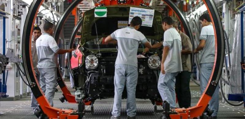 Stellantis lidera mercado no Brasil, mas patina em vendas pelo mundo