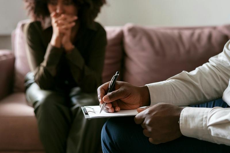 La ansiedad puede diagnosticarse de diferentes maneras, dependiendo del país y la cultura