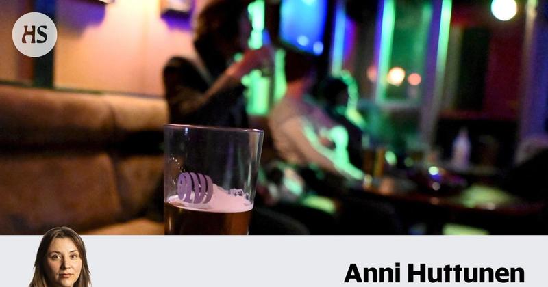Kolumni| Brittipubissa en voi olla miettimättä, miksi suomalainen juomakulttuuri on niin hirveä