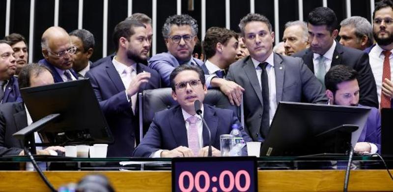 Bolsonaristas no Congresso se vingam após aceno de Motta a Lula