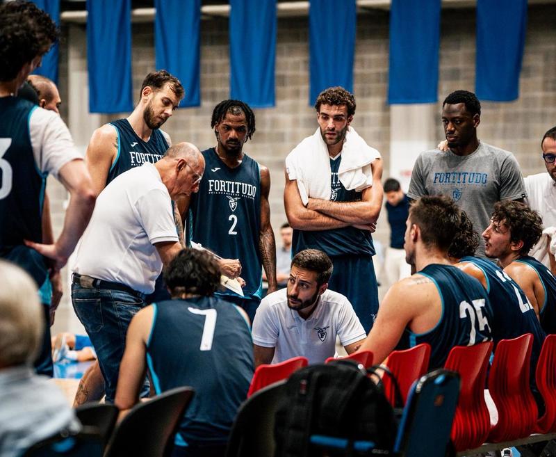 Serie A2: ottimi i test con Rieti, Cividale e Pesaro. Ora al PalaZola amichevoli con Cento, mercoledì e Montecatini, domenica. Fortitudo, la miglior difesa diventa l’attacco. E coach Caja amplia le possibilità della squadra