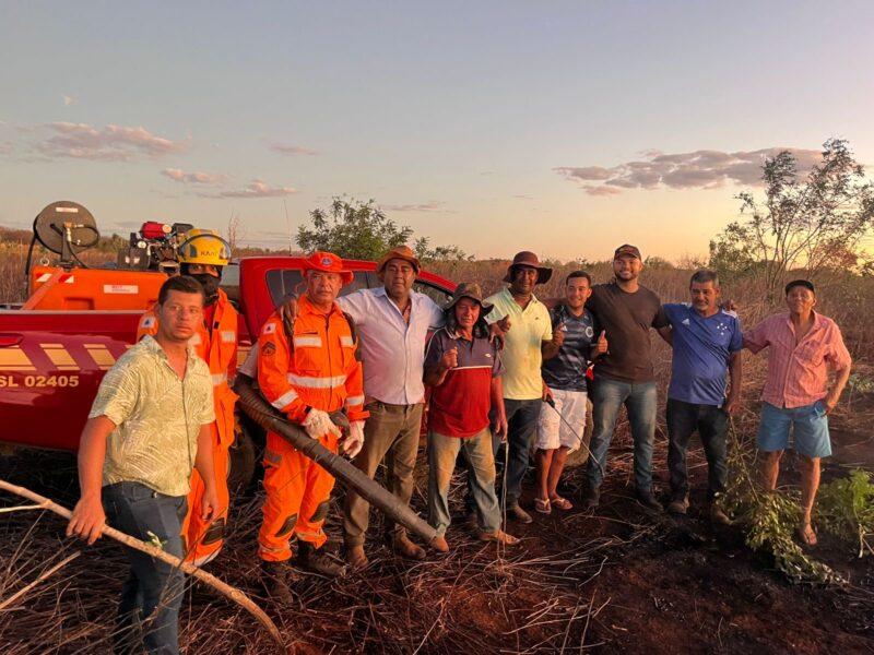 Bombeiros e moradores controlam incêndio que destruiu oito hectares de pastagem em Janaúba