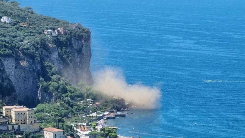 Crollo a Vico Equense, le verifiche: distacco avvenuto da una proprietÃ  del Comune