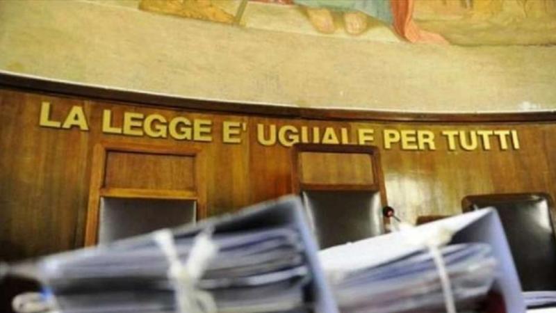 Cura l'alopecia di un 14enne con cortisone e steroidiÂ che causano un glaucoma:Â deve risarcire mezzo milione
