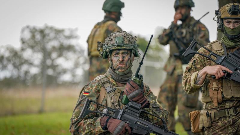Wer bedient im Ernstfall die Waffen? : Auch Pistorius sollte kämpfen – für die Wehrpflicht