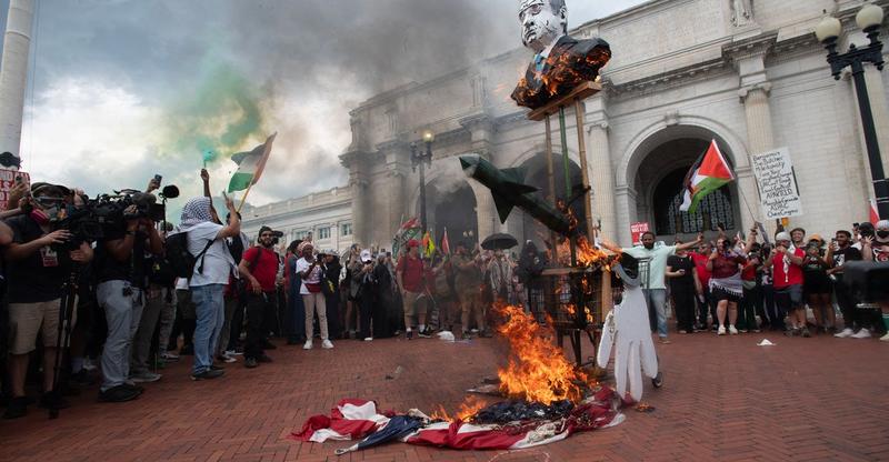 Trump to Sign Executive Order Raising the Stakes Against Flag Burning
