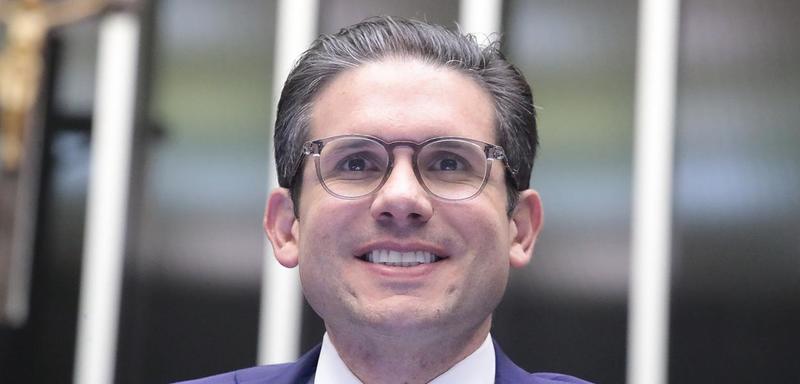 Hugo Motta quer uma reforma para chamar de sua