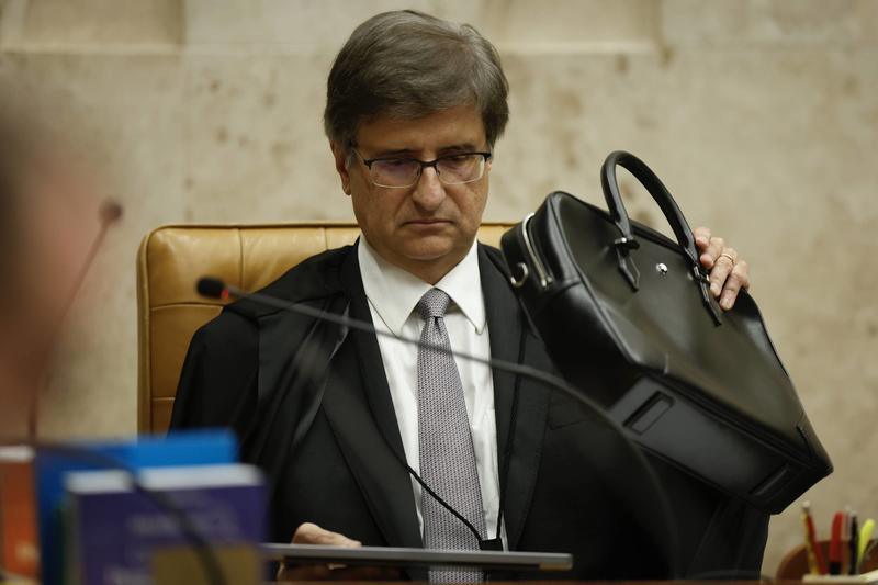 PGR deve se manifestar sobre risco de fuga de Bolsonaro até quarta