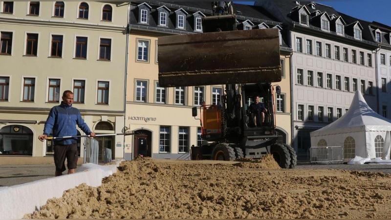 250 Tonnen Sand für Gera-Beach: Marktplatz wird Riesen-Sandkasten (mit Video)