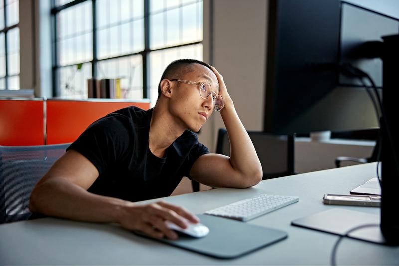What Is 'Quiet Cracking'? The Silent Trend That's Undermining Your Team Without You Knowing.