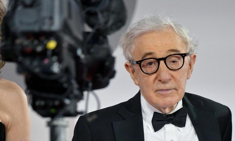 Woody Allen al festival di Mosca, scoppia il caso. “Potrei scrivere un copione su come si sta bene in Russia”. Kiev: “Vergogna”