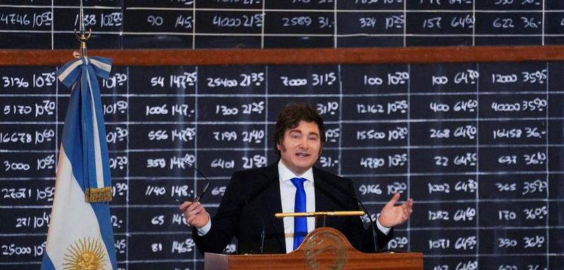Milei, em seu pior momento: escândalo de corrupção, derrotas no Congresso e oposição revitalizada