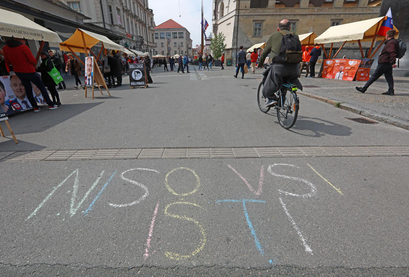 (NA ZAHODU NIČ NOVEGA) Kolumna Matjaža Grudna: Spomini na demokracijo