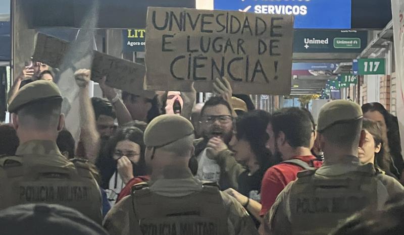 Carta aos militantes da “univesidade”