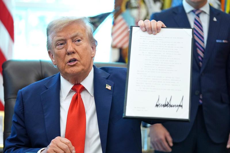 Trump orders crackdown on US flag burning, raising free speech concerns