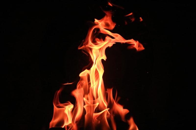Siculiana, in fiamme l’auto di un avvocato: indagini in corso