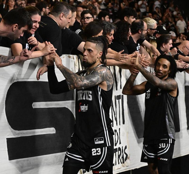 Virtus, si alza il sipario: oggi al via il raduno. La spinta dei tifosi per Hackett e compagni