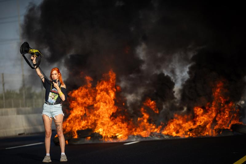 Thousands demonstrate, block roads at start of nationwide day of protests for hostages