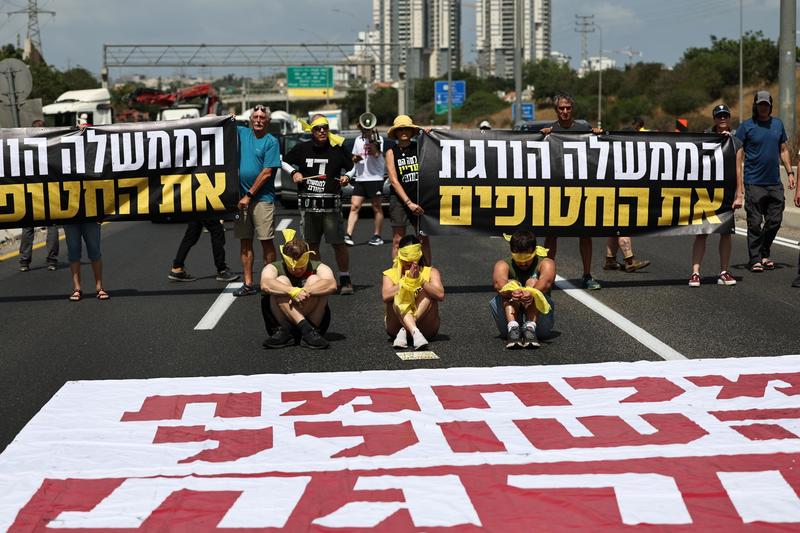 Proteste per gli ostaggi in Israele: strade bloccate a Tel Aviv. Metsola: “Gaza dimostra che serve Ue più forte” /
