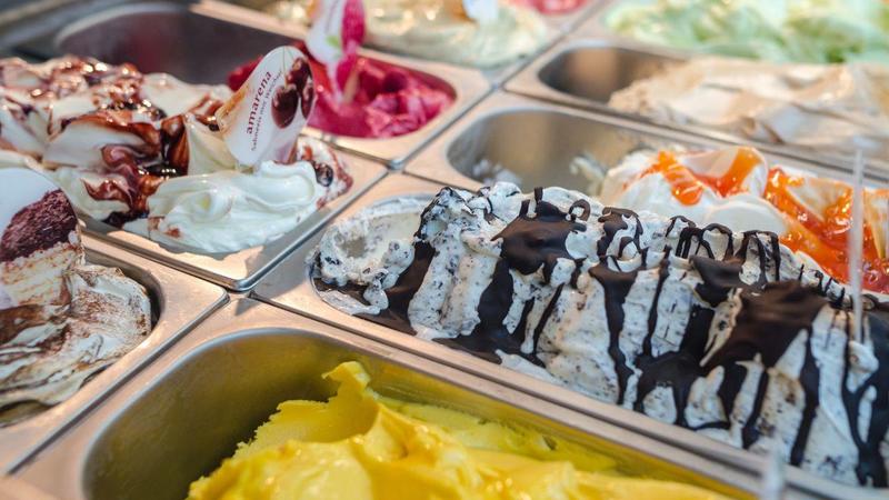 «La pallina di gelato è troppo piccola», gelataio aggredito da un cliente