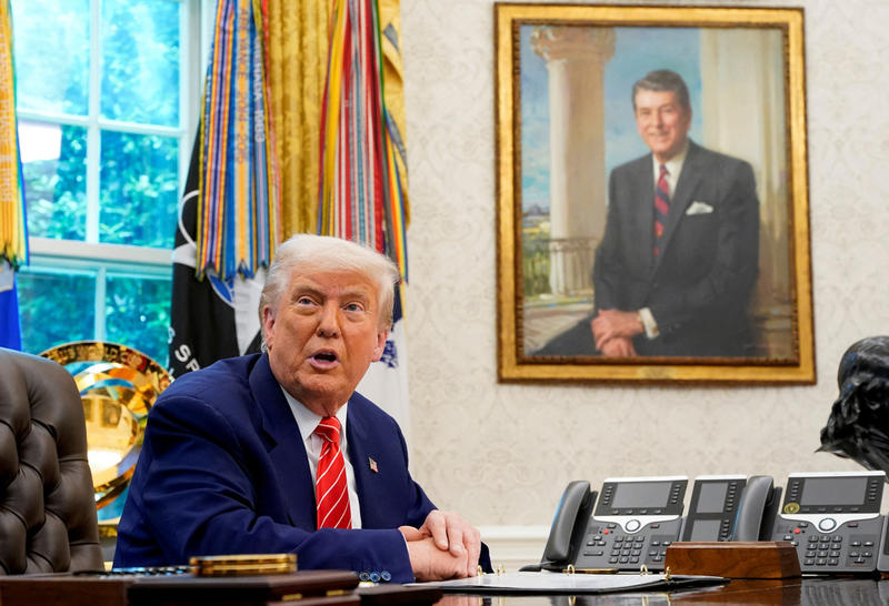 (POGLED) Kolumna Janisa Varufakisa: Bo Trumpu njegova delavska volilna baza obrnila hrbet?