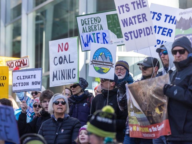 Opinion: Lower water standards a licence to pollute for coal mining A friend of mine had failing grades in university. He said it wasn’t that his grades were poor; it was the impossibly high standards he was expected to meet. It would seem coal mining companies feel similarly aggrieved over water quality standards for selenium released by ripping mountains apart.