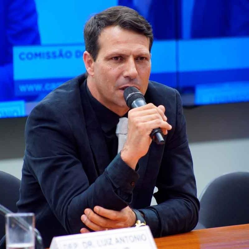 CBF escala árbitro que favoreceu o Atlético