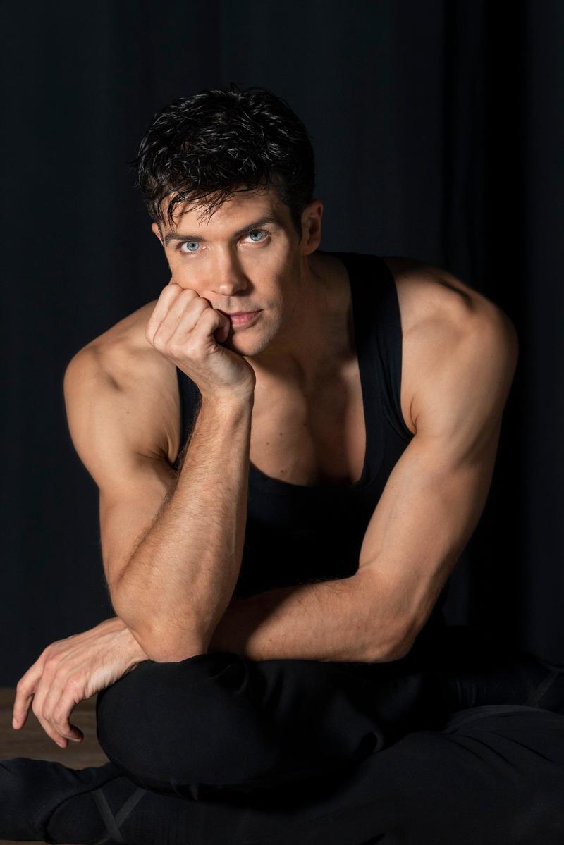 Roberto Bolle: “Carla Fracci ballò con le Kessler, Nureyev con i Muppets. Io porto la danza fuori dai teatri: bello stupire gli snob”