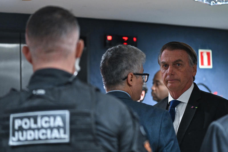 Big Golpe Brasil: a tortura e a humilhação de Jair Bolsonaro