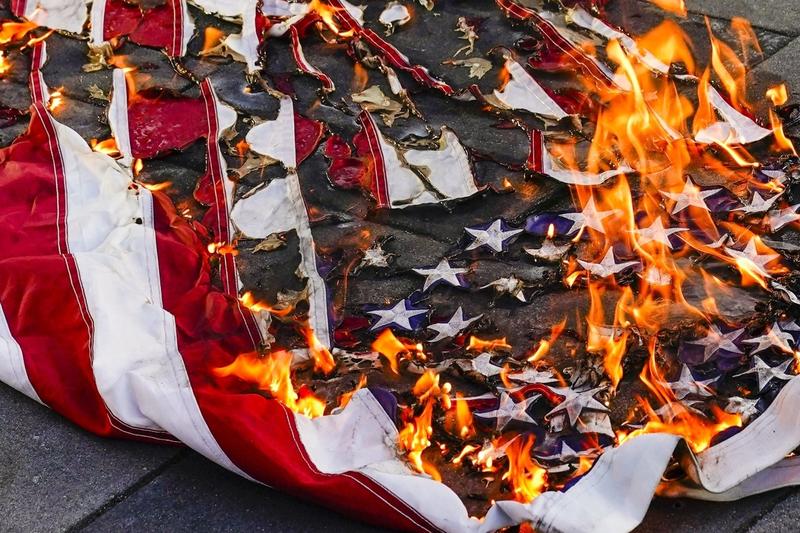 Don’s flag-burning ban: Letters to the Editor — Aug. 28, 2025
