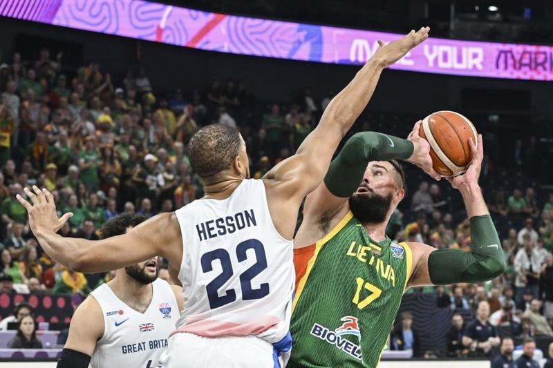 Počeo Evrobasket i već na startu koš sa pola terena (VIDEO)