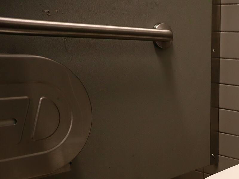 L’État va nettoyer nos toilettes!