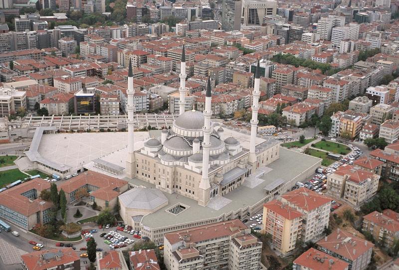 Kocatepe Camii’nin Açılışının 38. Yıl Dönümü: Modern Mimari ve Geleneksel Tartışmaların Simgesi