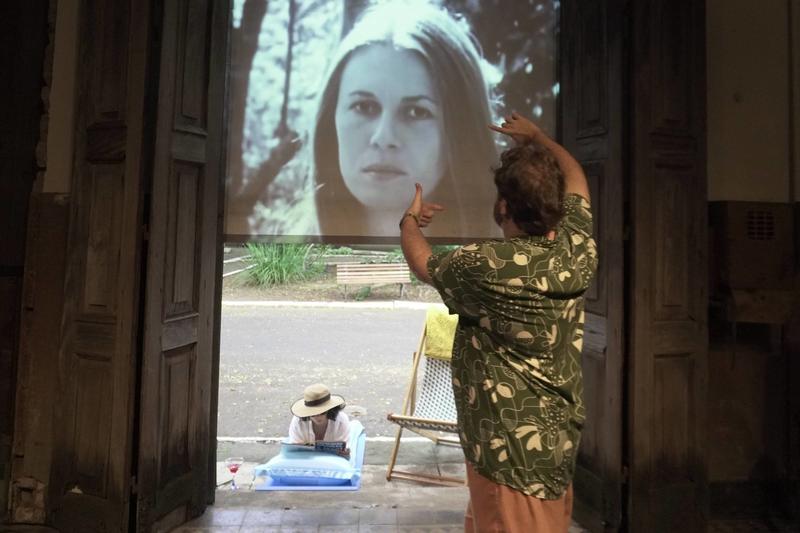 Na Vila Maria Zélia, Grupo XIX de Teatro ressignifica cinema marginal