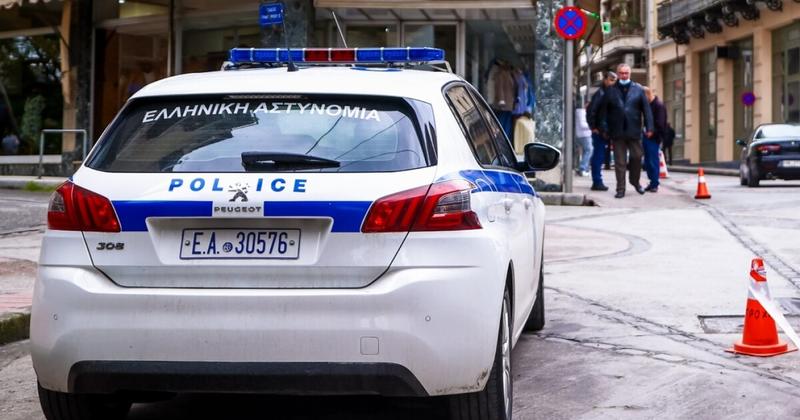 Συνελήφθη η 19χρονη στον Πειραιά για παραμέληση εποπτείας του 5χρονου αδερφού της