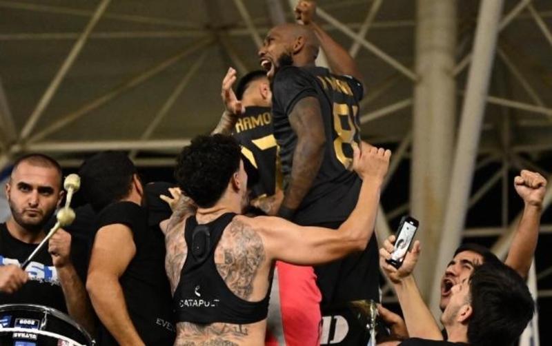 Aparıcı – ürək qoparıcı: futbola baxırıq, ya müh
