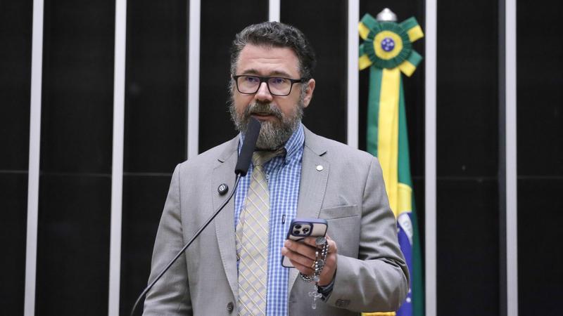 Motta e Alcolumbre atropelaram tudo para aprovar o PL da Adultização