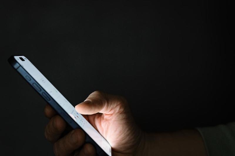 A quei “machi” travolti dall’emancipazione basta una paginetta social!