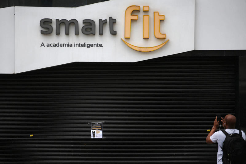 Smart Fit é condenada a pagar R$ 40 mil a cliente por transfobia
