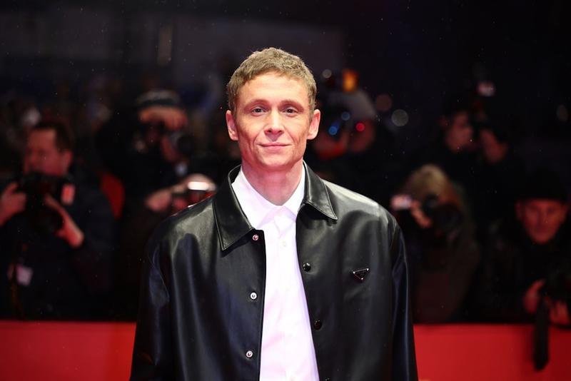 „FKK war das Schlimmste“: Wer sieht es auch so wie Matthias Schweighöfer?