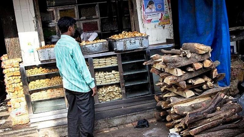 Mumbai’s Iconic Wood-Fired Bakeries Face Heat As BMC Pushes For Fuel Switch Amid Air Pollution Crisis