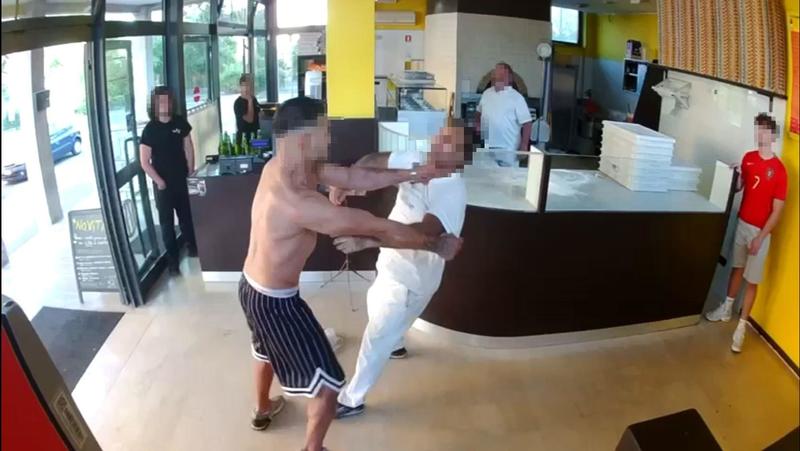 Pizzaiolo steso a pugni, il titolare: “Azionato il pulsante antirapina. Ma non è intervenuto nessuno”