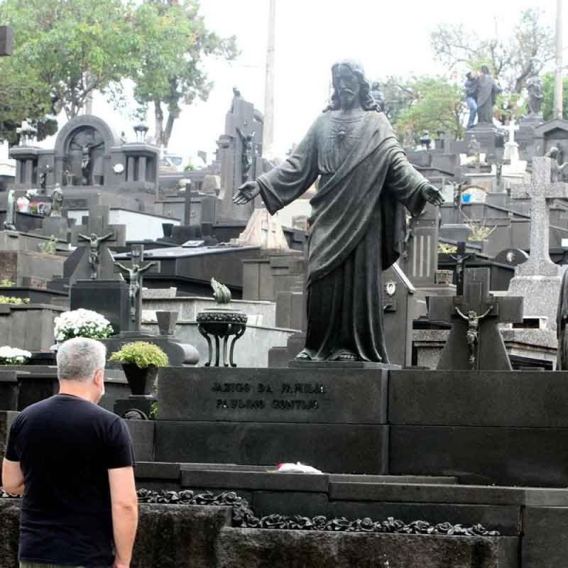 Cemitérios cheios de surpresas