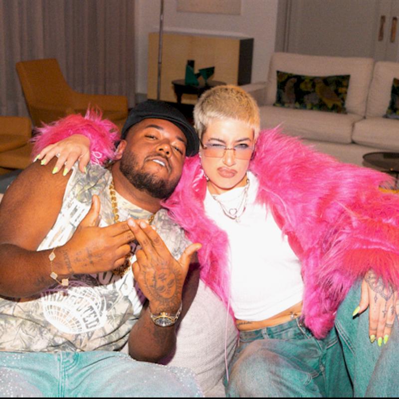 Clau e Vulgo FK unem o R&B e reggaeton em 'Replay'