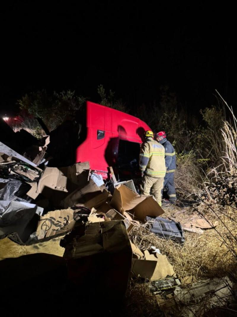 Colisão entre carretas deixa um morto e dois feridos na BR-251, em Salinas