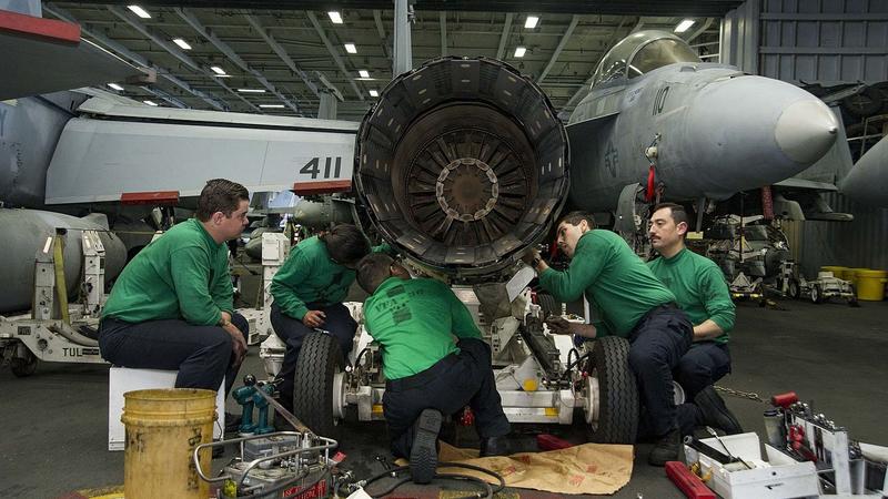 How Does the Engine of a Fighter Jet Work?