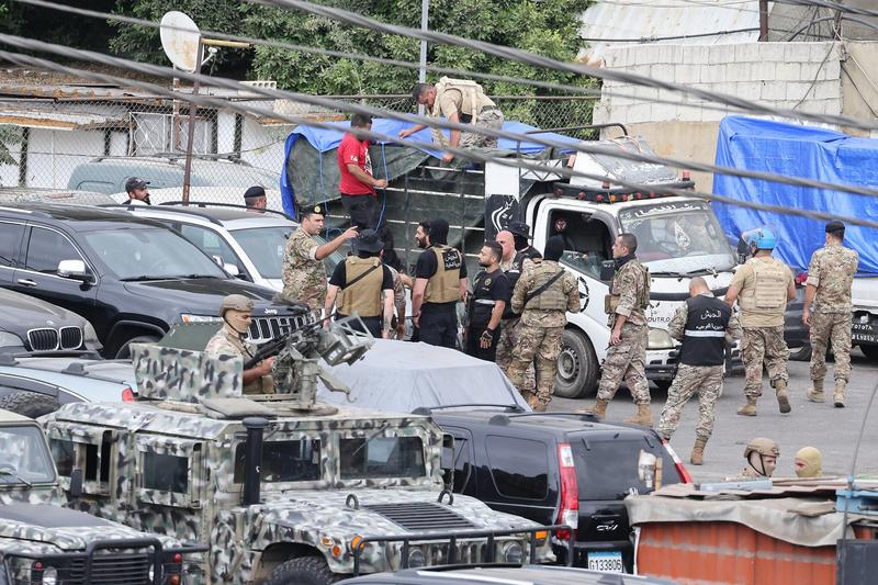 Palestinian factions hand over weapons from Beirut camps