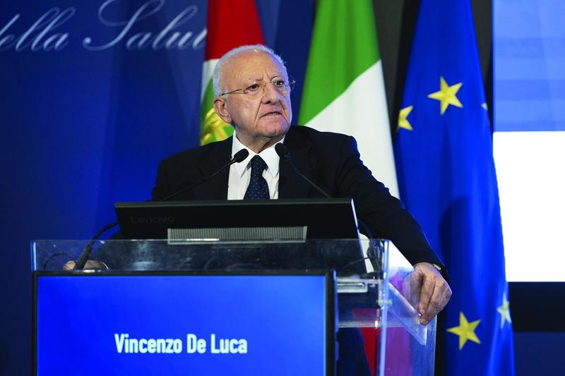 De Luca senza freni attacca Decaro: «Non ponga veti»