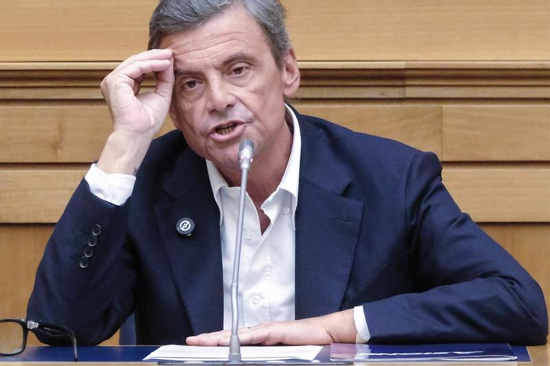 Calenda: «No al campo largo» Ma i calendiani locali stanno con Pd e M5S